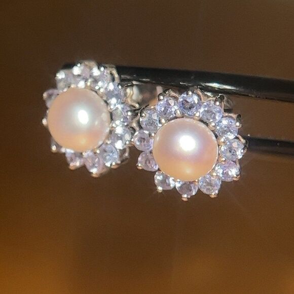 Stunning 14k Flower Shaped Tanzanite & Pearl Stud Earrings - Picture 4 of 16